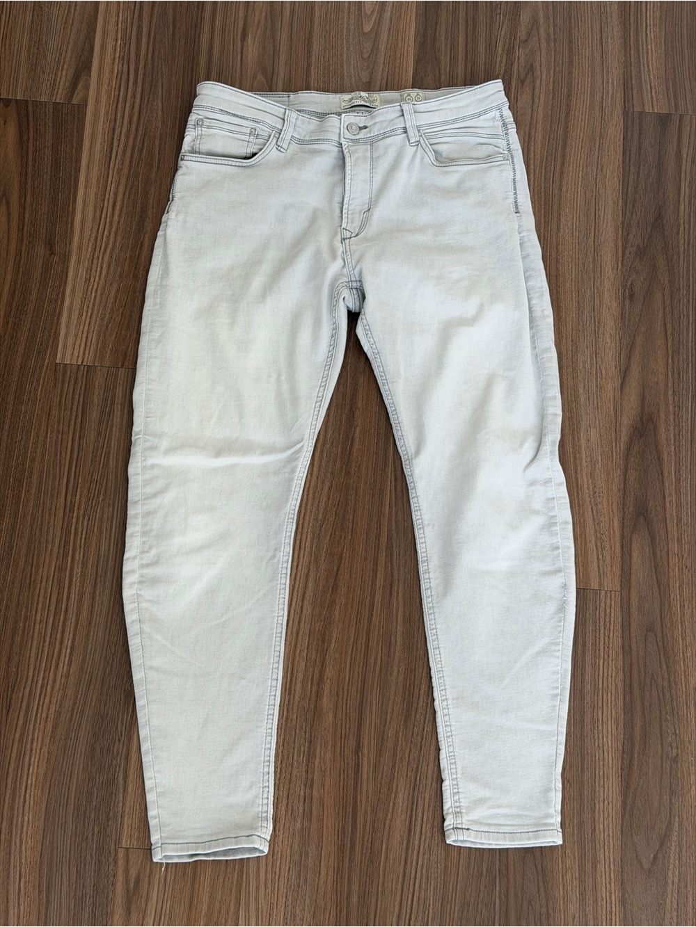 Slim Fit Men's Light Gray Jeans - Modern Tapered Style